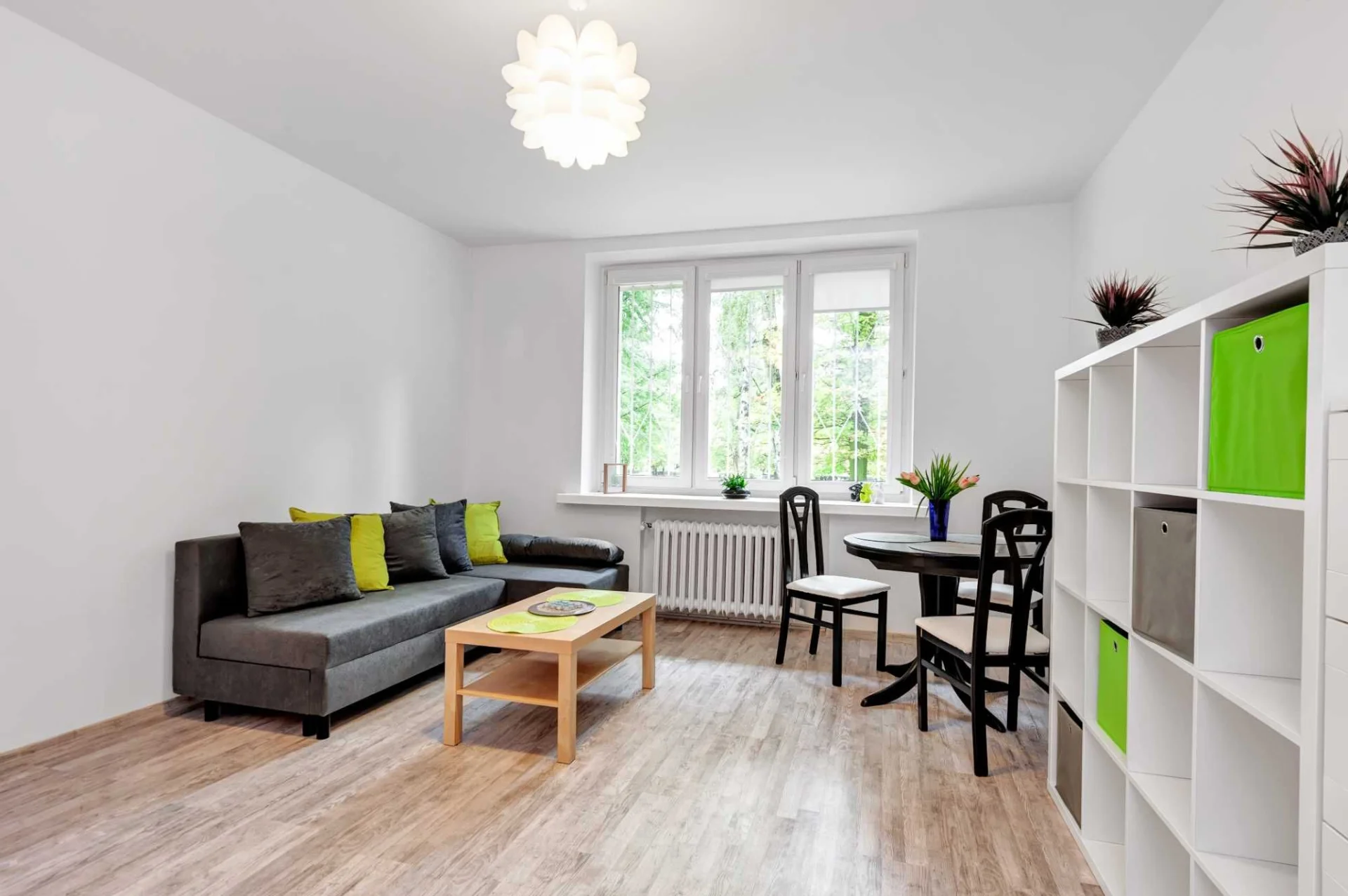 Duża kawalerka z osobną kuchnią, z widokiem na skwer - ul.Sucharskiego Łódź Śródmieście