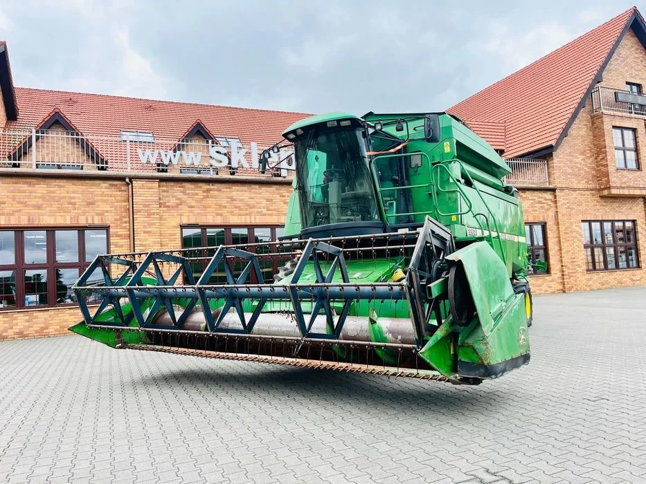 John Deere Kombajn klawiczowy 6 wytrząsaczy 2264 Kombajn zbożowy John Deere 2264 w stanie bardzo dobrym – zdjęcie 2