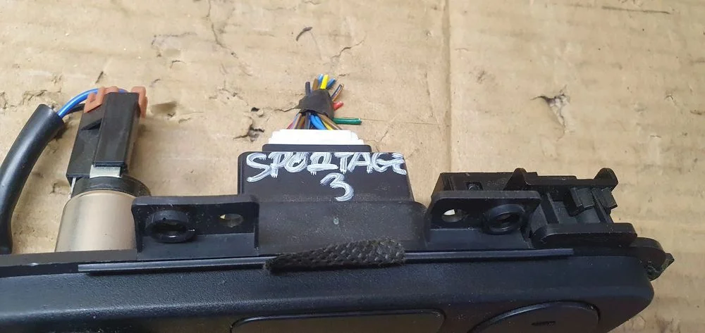 Czytnik Gniazdo AUX USB włącznik PDC KIA Sportage III – zdjęcie 9