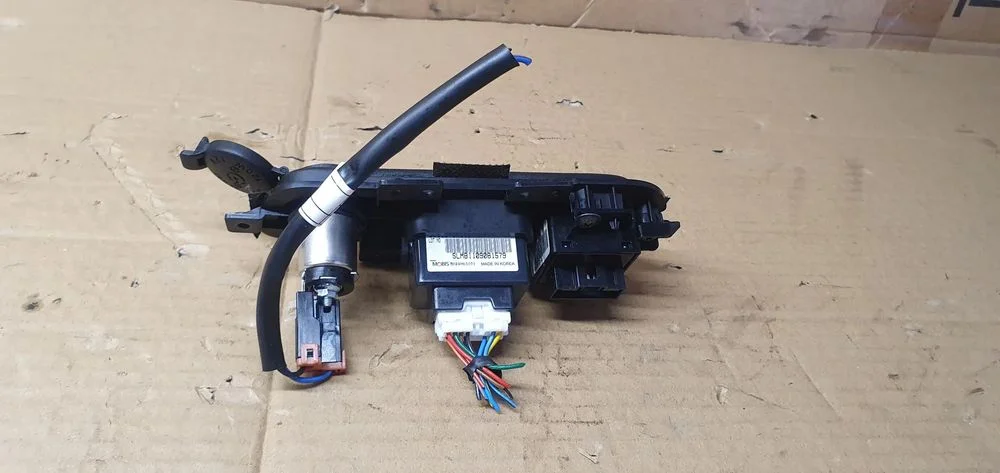 Czytnik Gniazdo AUX USB włącznik PDC KIA Sportage III – zdjęcie 6