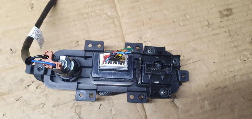 Czytnik Gniazdo AUX USB włącznik PDC KIA Sportage III – zdjęcie 7