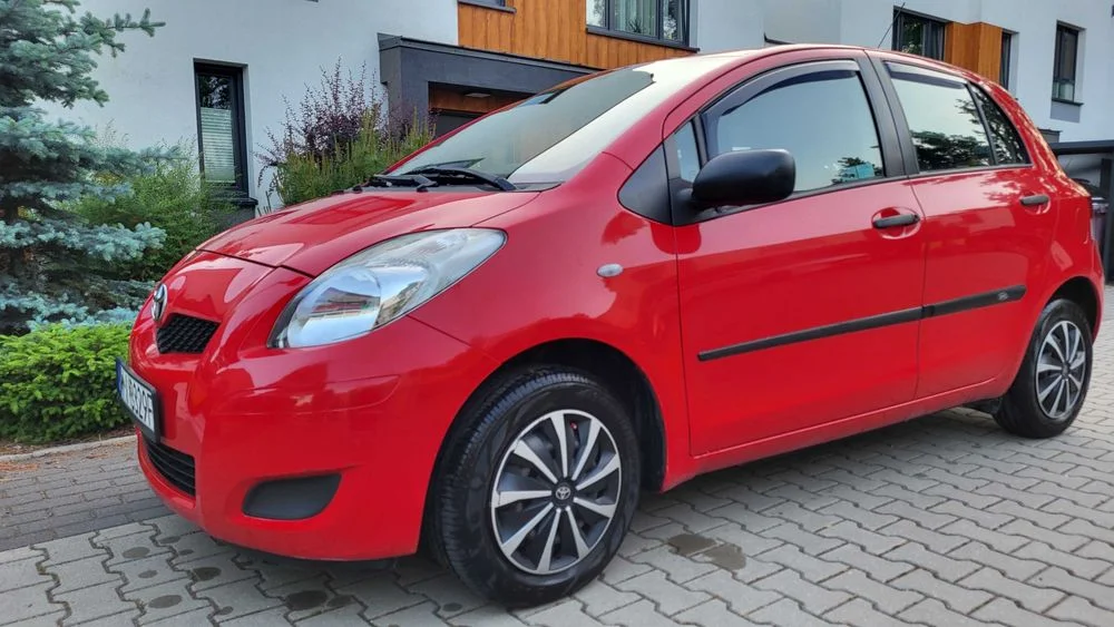 Toyota Yaris-polski salon