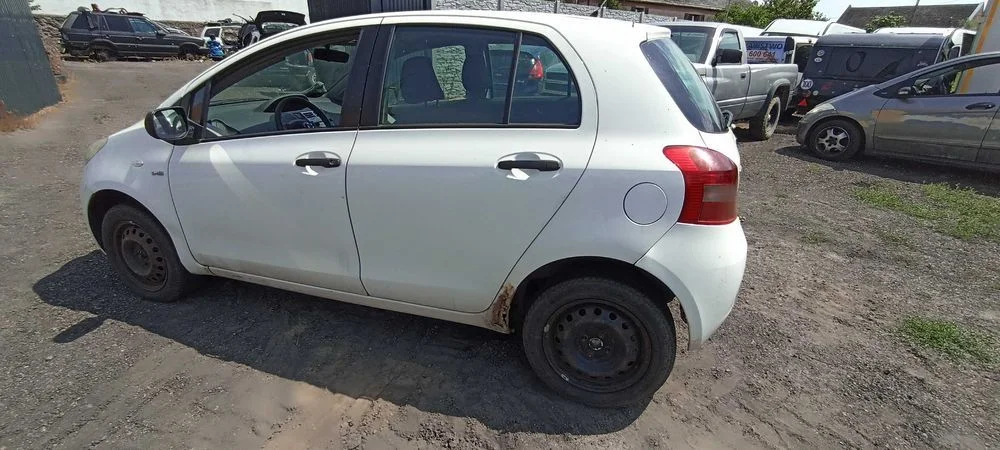 toyota yaris 1.4 1ndyv d4d lak 068 d4d 90km samochód na części – zdjęcie 4