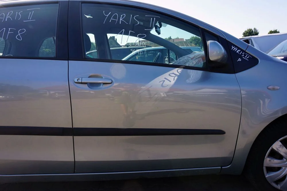 Drzwi Przednie Prawe Yaris Ii 5D Hb 1F8 Szary Toyota 2005-2009