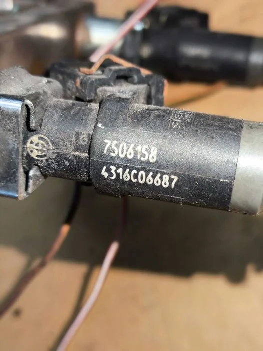 Listwa wtryskowa wtryskiwacze BMW 3 E46 2.0B 7506158 Siedlce – zdjęcie 2