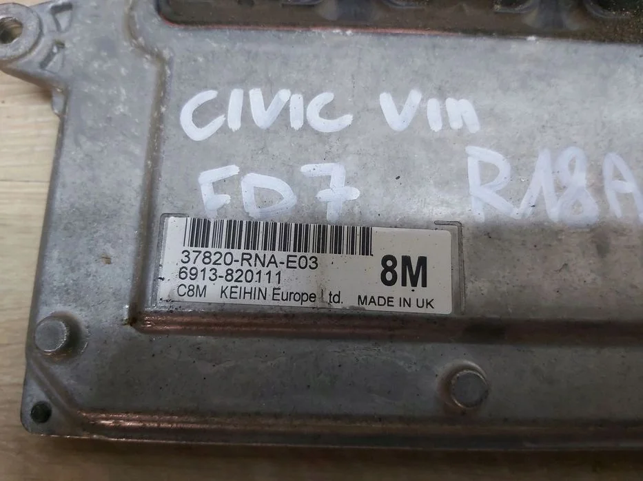 Honda Civic VIII sterownik komputer silnika 1,8 37820-RNA-E03 – zdjęcie 2