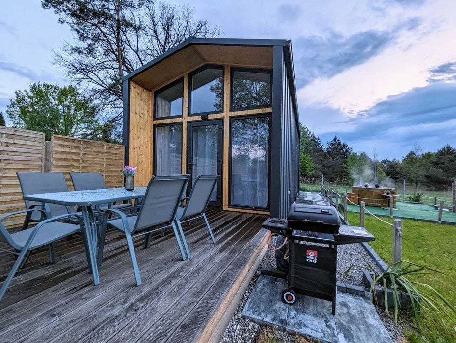 DOMKI POD DĘBAMI RADAWA – Prywatne SPA – Nowoczesne Stodoły – 800 m od Zalewu”