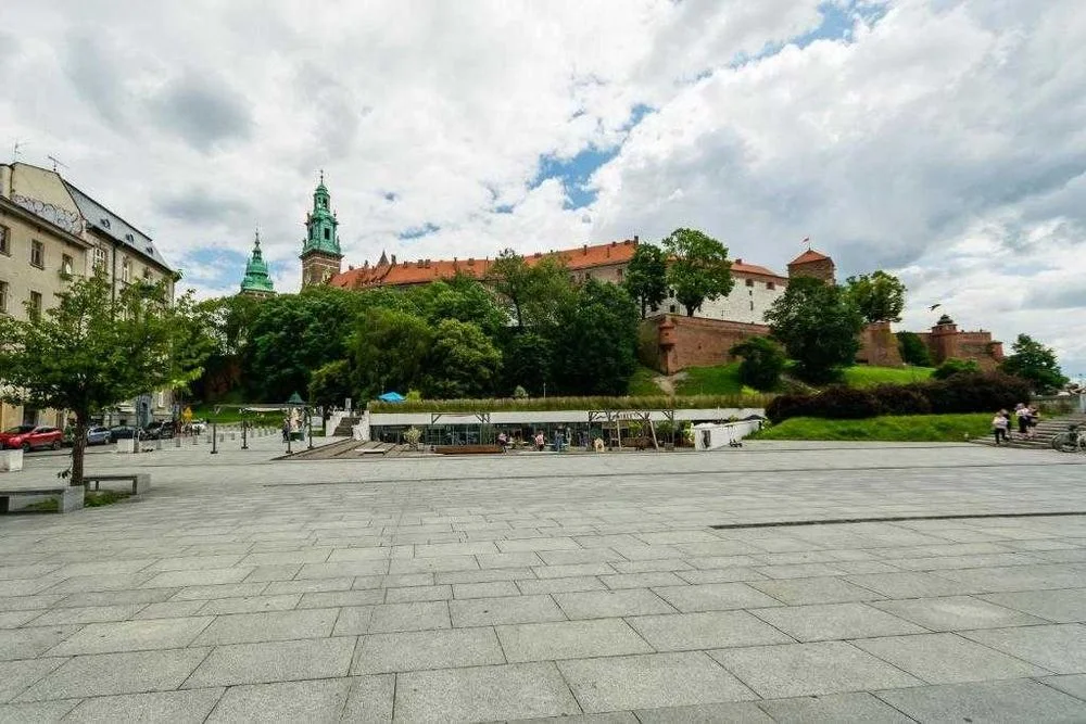 Najem krótkoterminowy – apartament na doby pod Wawelem – Plac Na Groblach 19 – Self check-in – Parking podziemny – Bulwary Wiślane i Rynek pieszo – zdjęcie 2