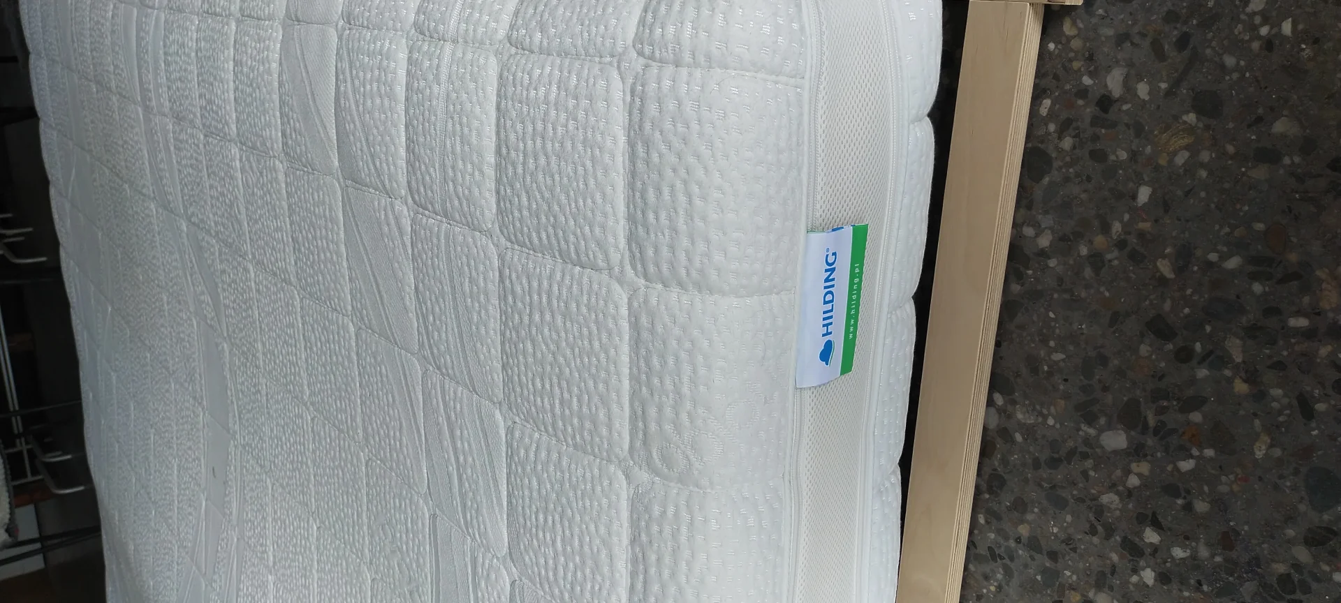 materac podwójny wraz z stelazem