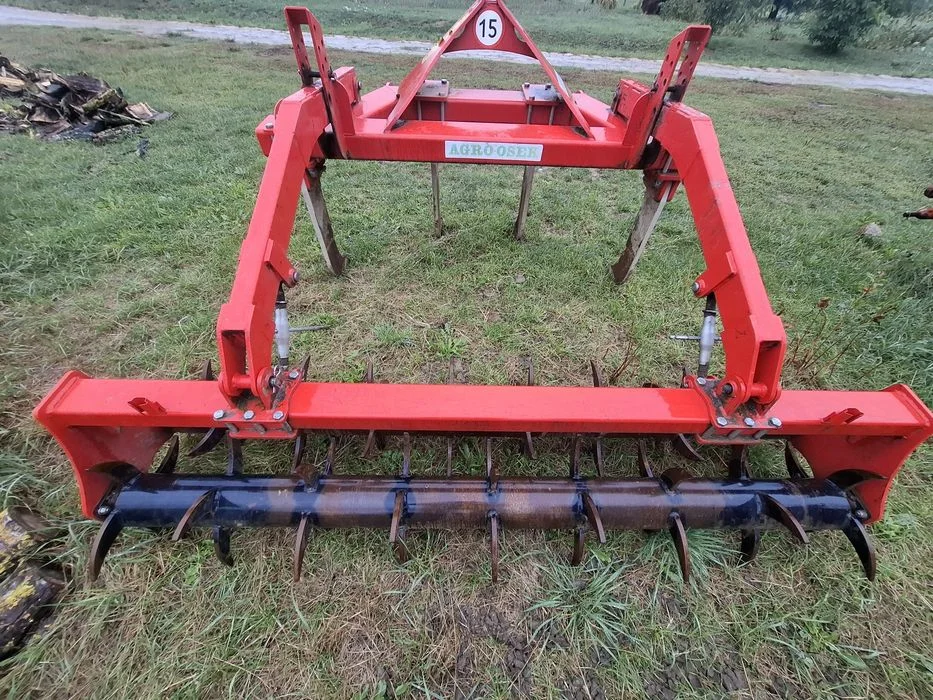 Sprzedam głębosz 4 łapy z wałem mulczujacym w idealny stanie malo używany