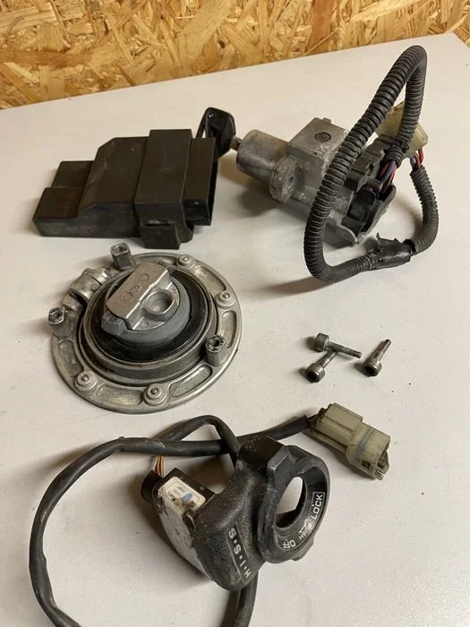 Stacyjka moduł Hiss antena zestaw startowy honda cbr 600 f4