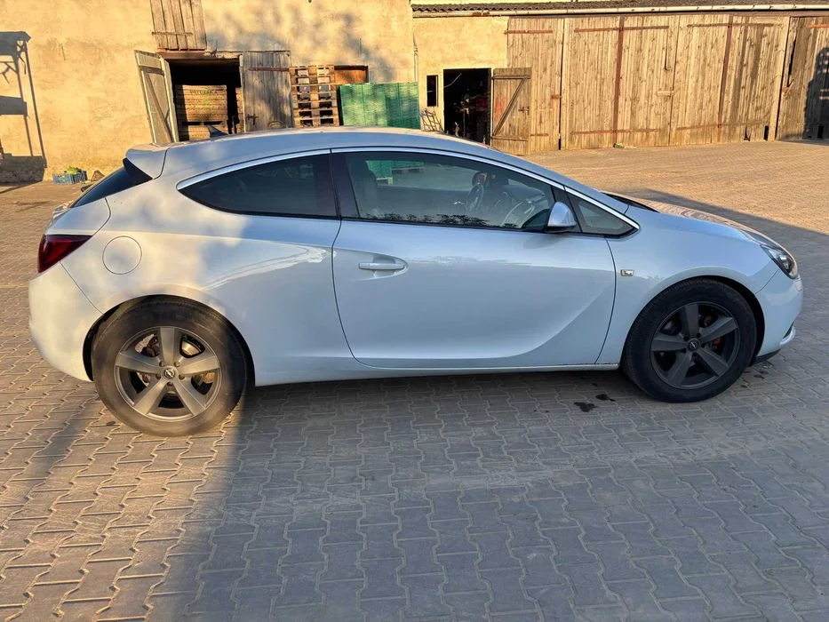 Opel Astra J GTC 2.0 cdti – zdjęcie 3