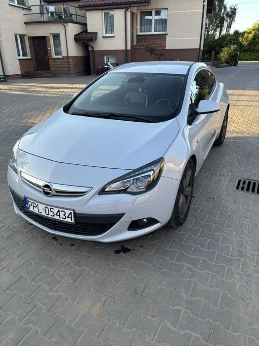 Opel Astra J GTC 2.0 cdti