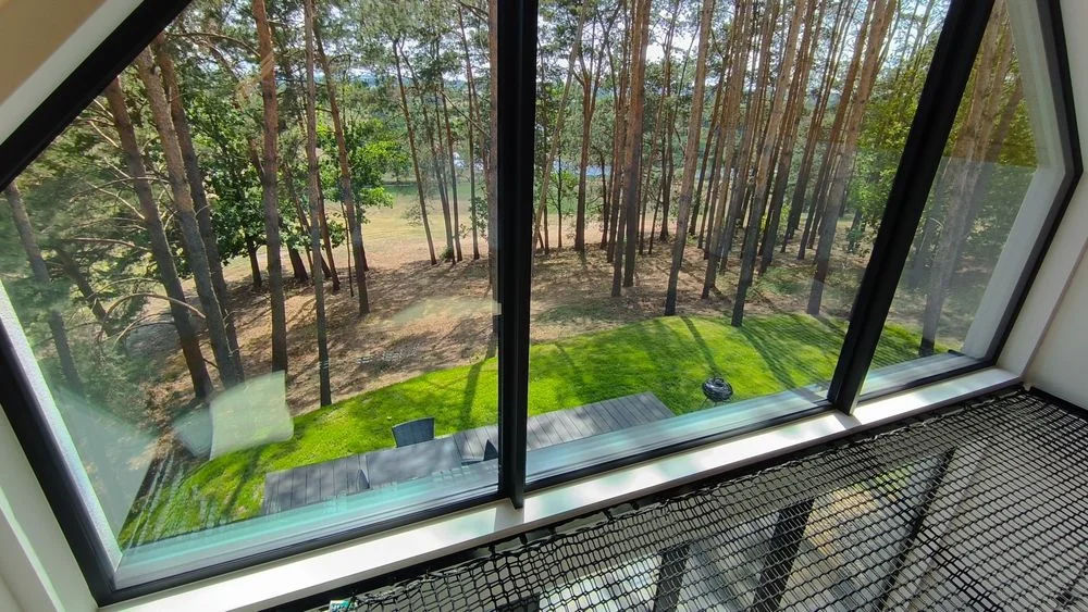 Domek z jacuzzi nad wodą Wschód&Zachód – zdjęcie 3