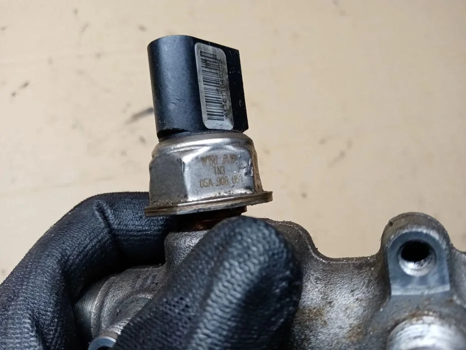 Listwa wtryskowa czujnik Audi Q5 3.0 TDI CTB 059130089BT 05A906051 – zdjęcie 3