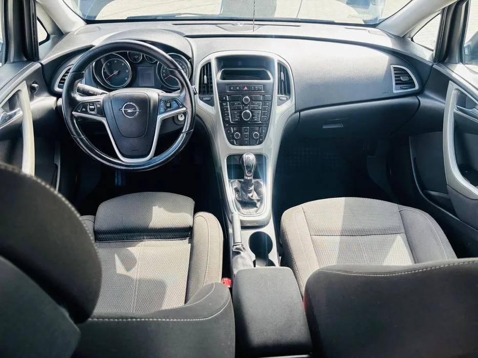 Opel Astra J Kombi 2011 – zdjęcie 7