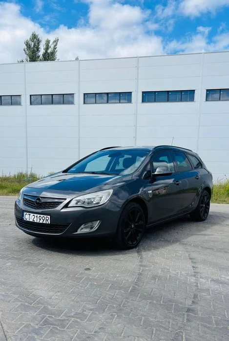 Opel Astra J Kombi 2011