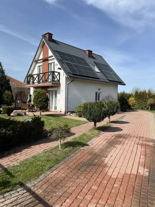 Cały ogrodzony dom nad morzem, na uboczu Rewa