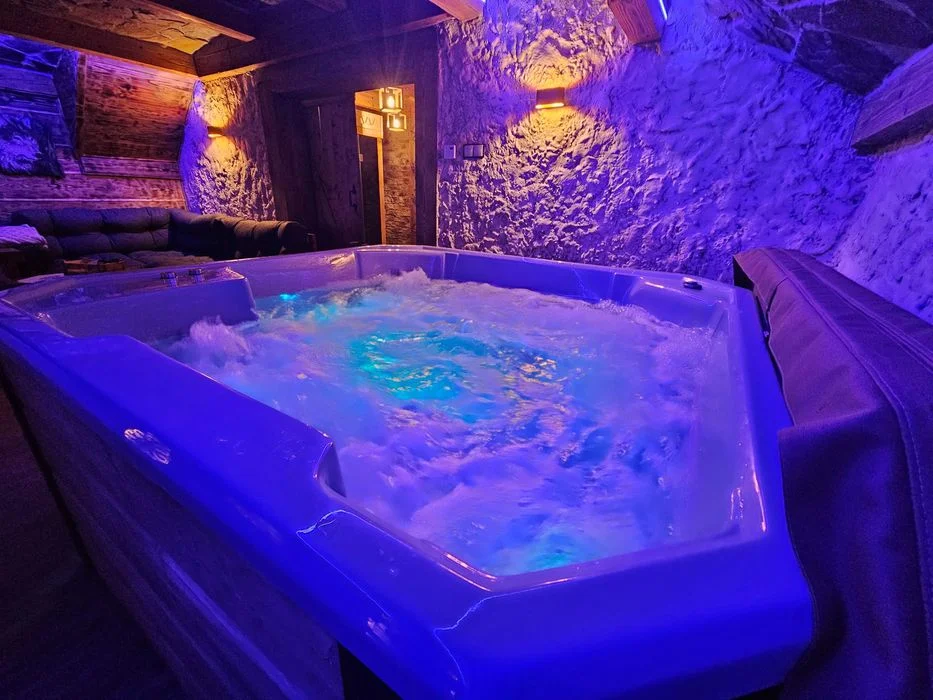 Domek z jacuzzi i sauną w górach na wyłączność – zdjęcie 2