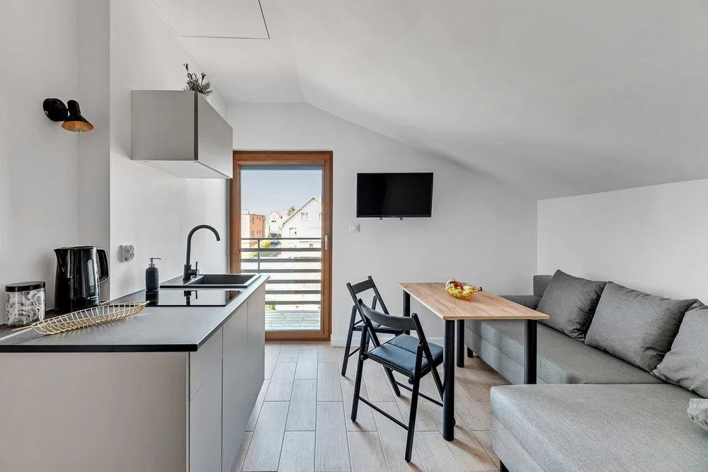 Apartamenty pokoje 10 min od plaży Władysławowo kuchnia balkon parking plac zabaw ostatnie wolne terminy na lato balkon – zdjęcie 12