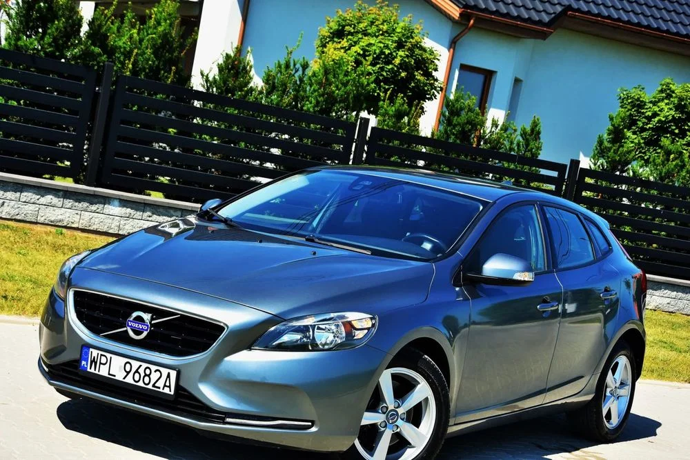 Volvo V40 VOLVO V40 2.0-120Km_LED_NAVI*Klima*ALU Zarejestrowany