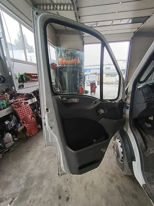 IVECO DAILY 06-14 drzwi Lewe przód przednie białe – zdjęcie 2