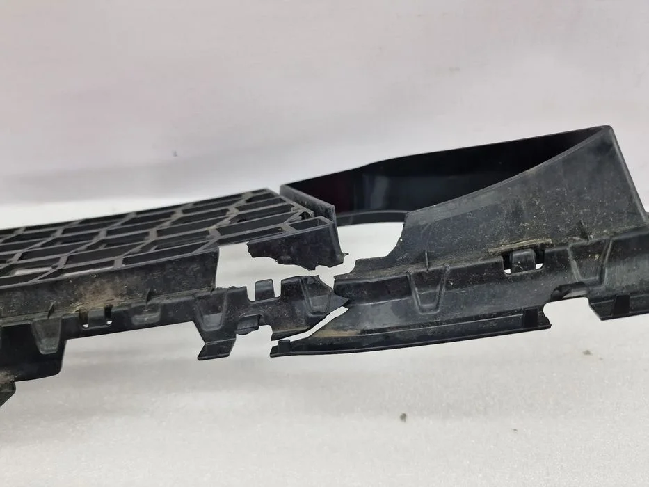 Bmw G30 / G31 Lift M-Pakiet 20- Kratka Środkowa Zderzaka Przedniego Przód , Nr 51118098664 , Nr Aukcji Kr42 – zdjęcie 9