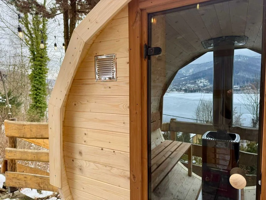 Kameralny domek w górach jacuzzi, grill i natura od 120 zł/osoba Domki z balią w górach nad jeziorem, idealne na panieńskie, relaks i wspólne chwile – zdjęcie 2