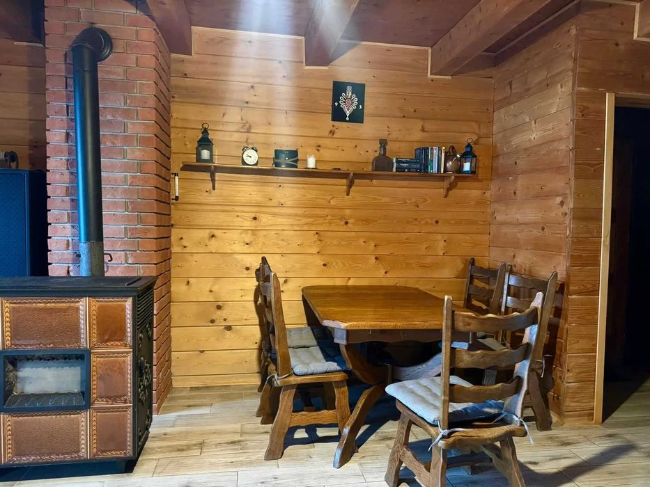 Kameralny domek w górach jacuzzi, grill i natura od 120 zł/osoba Domki z balią w górach nad jeziorem, idealne na panieńskie, relaks i wspólne chwile – zdjęcie 8