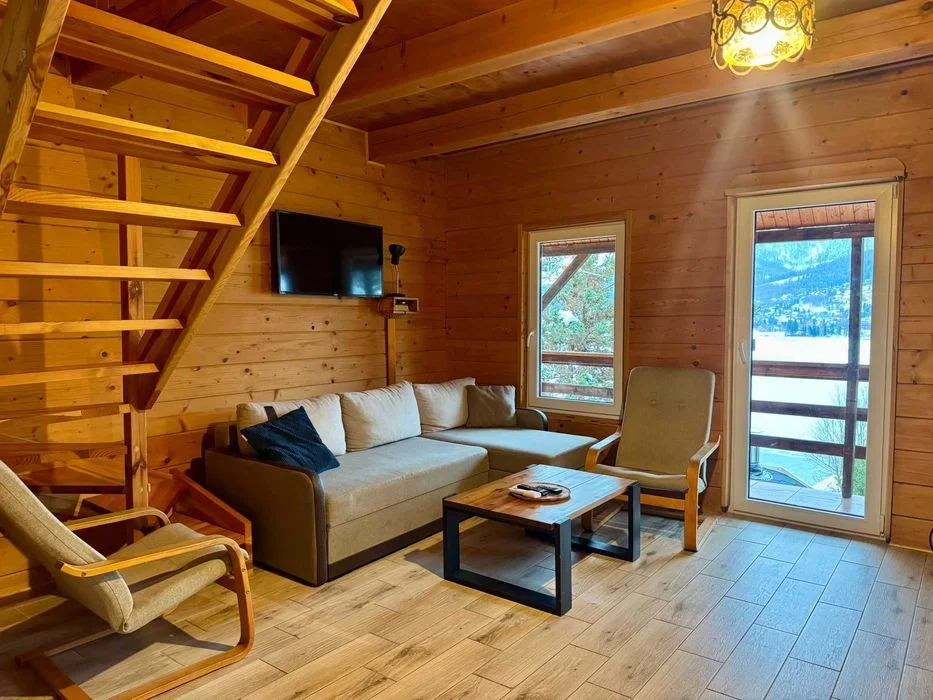 Kameralny domek w górach jacuzzi, grill i natura od 120 zł/osoba Domki z balią w górach nad jeziorem, idealne na panieńskie, relaks i wspólne chwile – zdjęcie 3