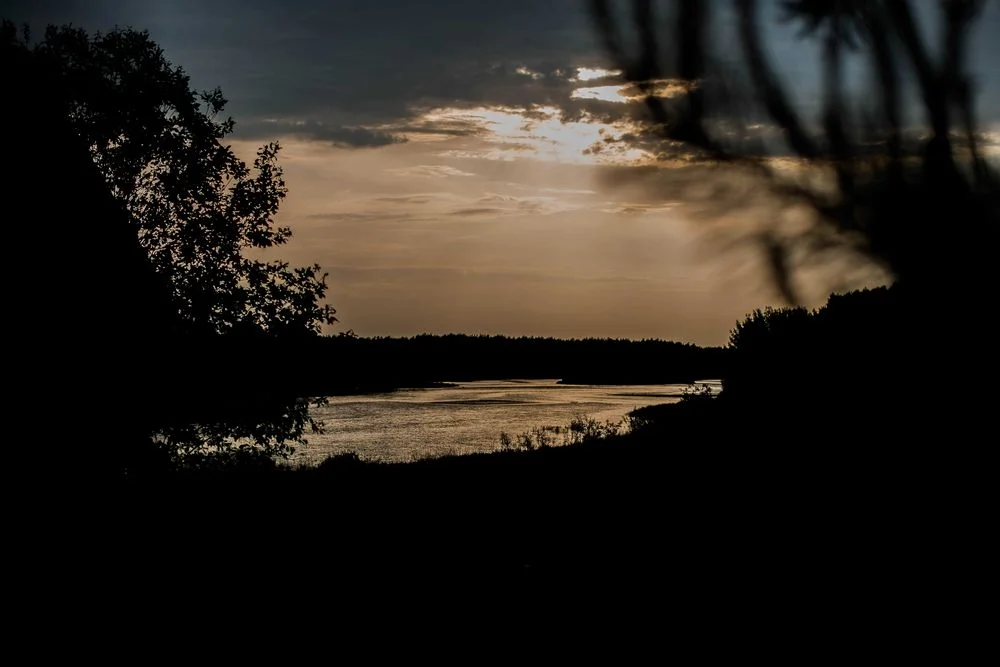 Podlaskie Zacisze nad Bugiem. Wiejski Dom nad rzeką Bug z linią brzegową i czarującym widokiem na meandry rzeki. – zdjęcie 3