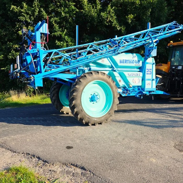 Opryskiwacz berthoud 2500 l 21m arag – zdjęcie 4