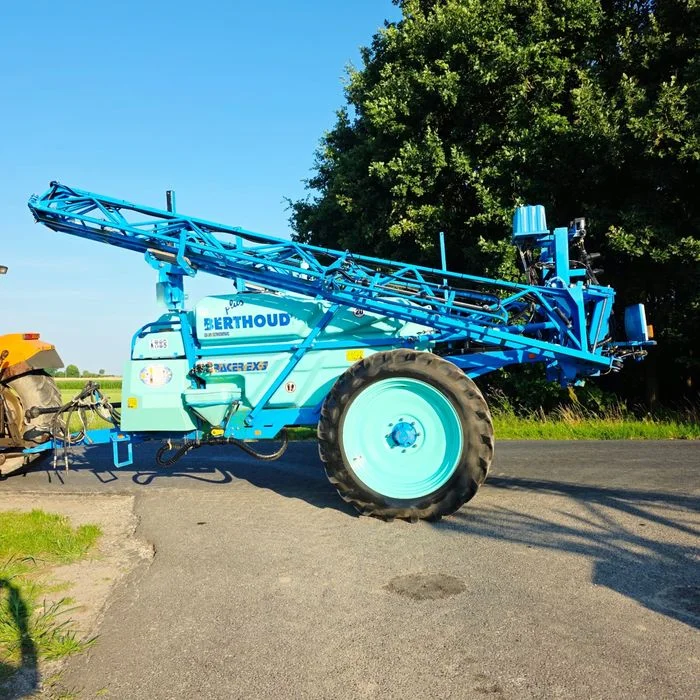 Opryskiwacz berthoud 2500 l 21m arag – zdjęcie 2