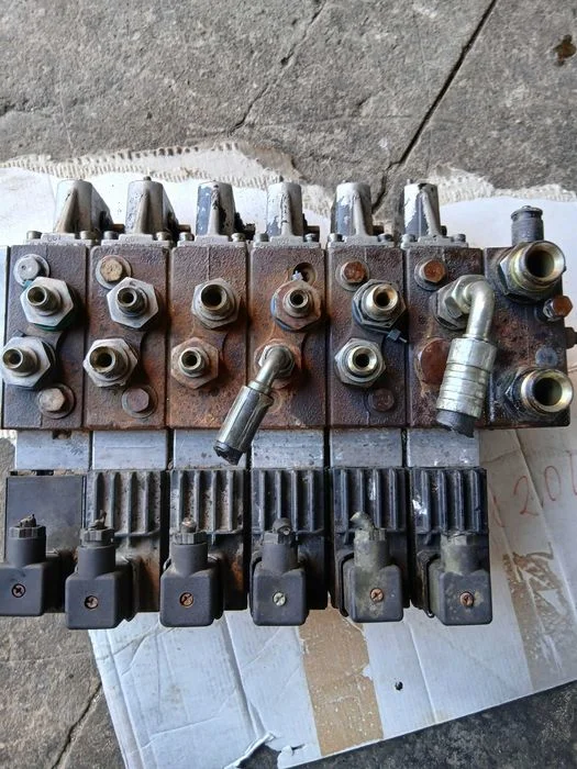 Rozdzielacz hydrauliczny 12 volt Danfos – zdjęcie 4