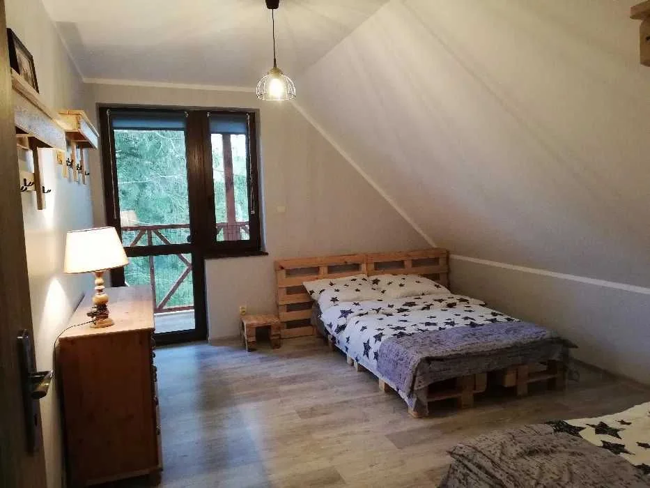 Domek całoroczny nad jeziorem z balia wynajem- Wolny terminy – zdjęcie 11