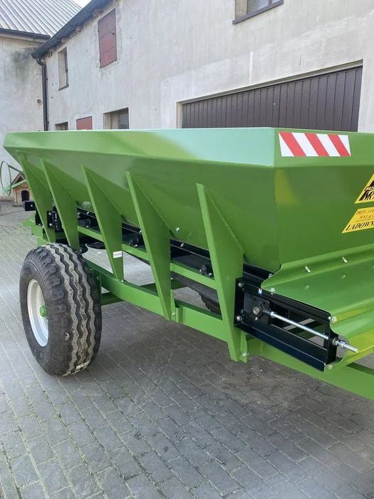Rozsiewacz wapna RCW-3 piast – zdjęcie 3