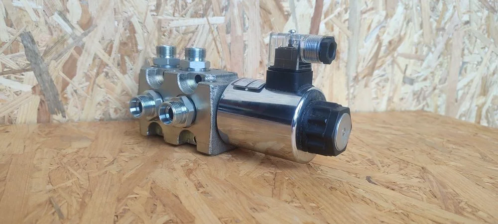 Dzielnik hydrauliczny, Elektrozawór 6/2 90 l/min, Walvoil, Nimco SVB-04 do ładowaczy czołowych TUR 4, 6, 6A, 7, 8 Pol-Mot, Ursus – zdjęcie 2