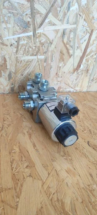 Dzielnik hydrauliczny, Elektrozawór 6/2 90 l/min, Walvoil, Nimco SVB-04 do ładowaczy czołowych TUR 4, 6, 6A, 7, 8 Pol-Mot, Ursus
