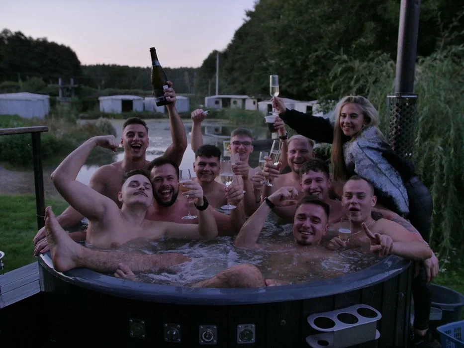 Andrzejki Halloween Sylwester firmowe imprezy integracje weselne kawalerskie 18 domy noclegi animacje las jezioro grill ognisko jacuzzi 40 km Poznań – zdjęcie 9