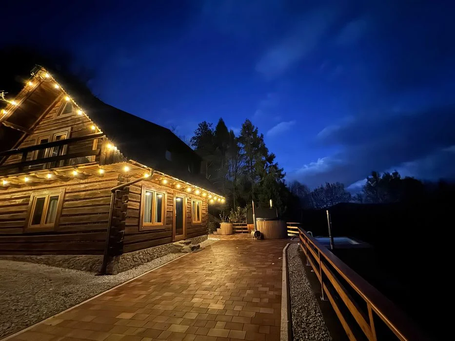 Domek Leśne SPA – sauna, jacuzzi, noclegi w górach już od 120 zł/osoba Luksusowe Domki w Górach nad Jeziorem – Jacuzzi Sauna – zdjęcie 4