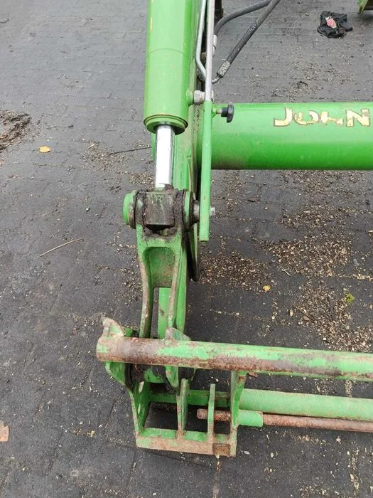 Ładowacz czołowy z adaptacją osprzętu John Deere H340C – zdjęcie 3
