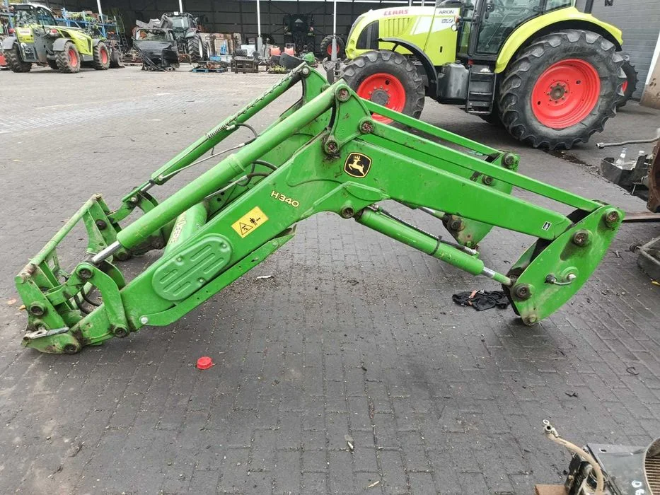 Ładowacz czołowy z adaptacją osprzętu John Deere H340C