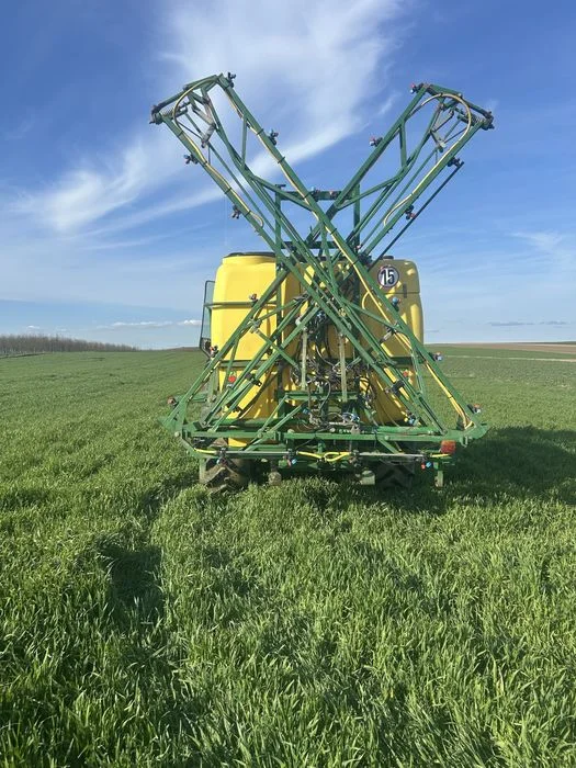 Opryskiwacz Pilmet 1000l hydraulicznie rozkładany – zdjęcie 4