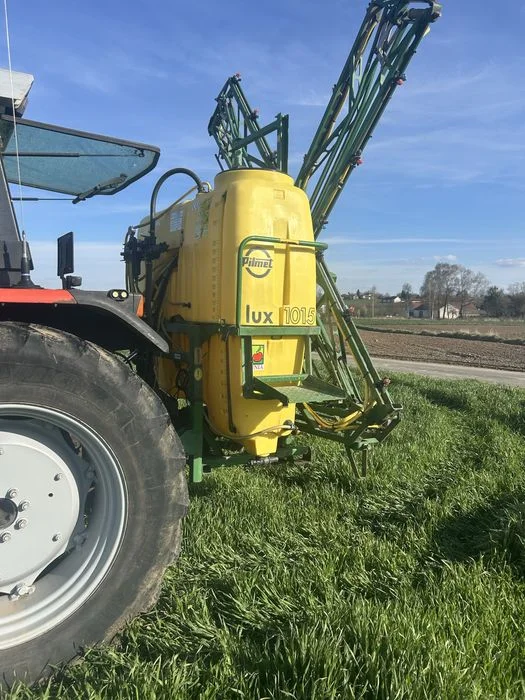 Opryskiwacz Pilmet 1000l hydraulicznie rozkładany – zdjęcie 3