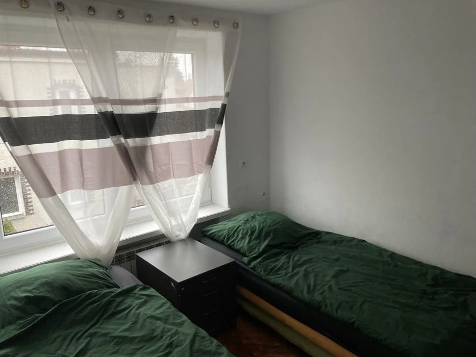 Hostel noclegi Kwatery pokoje pracownicze Wołomin Kobyłka Zielonka Emilianów Radzymin