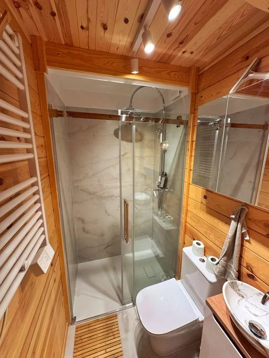 Nadbużański Zakątek Domek drewniany nad Bugiem – 7 osób – 2 stawy – Taras – Basen – JACUZZI Cisza i Natura – Wola Uhruska Nocleg Chełm – Okuninka – zdjęcie 8