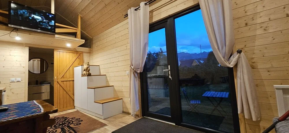 KLIMATYZOWANY Drewniany domek z Widokiem i ogrodem