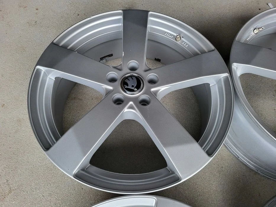 [538] Felgi aluminiowe 19 Cali 5x112 ET42 7,5Jx19H2 Skoda – zdjęcie 3