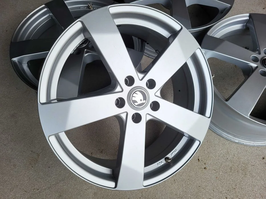 [538] Felgi aluminiowe 19 Cali 5x112 ET42 7,5Jx19H2 Skoda