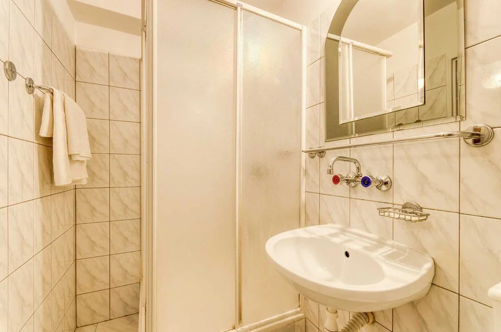 hotel pracowniczy Kraków, pokoje z prywatnymi łazienkami, TV, Parking – zdjęcie 2